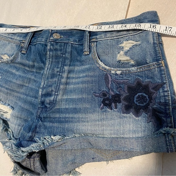 Abercrombie & Fitch denim distressed high rise shorts floral embroidery size 8 - Picture 13 of 13
